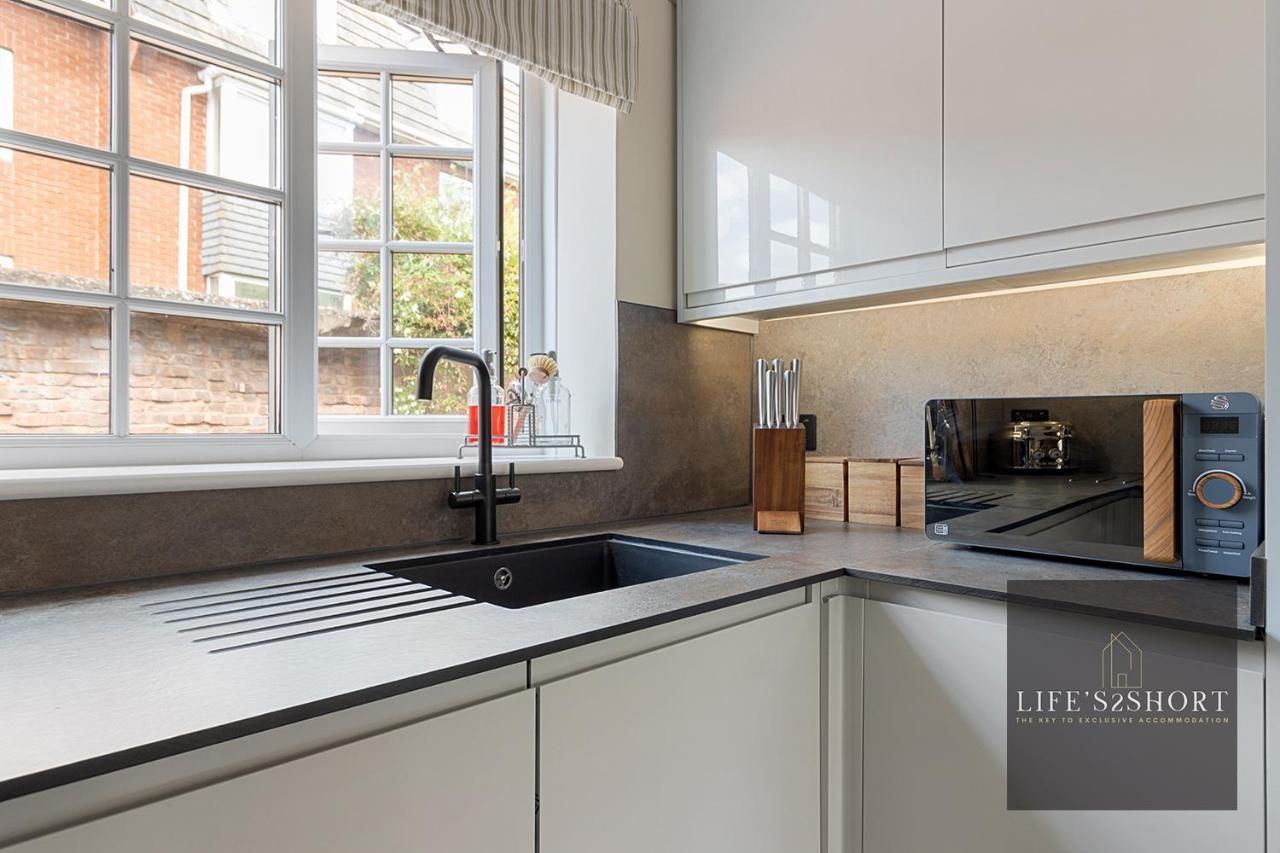 11 Friernhay Court