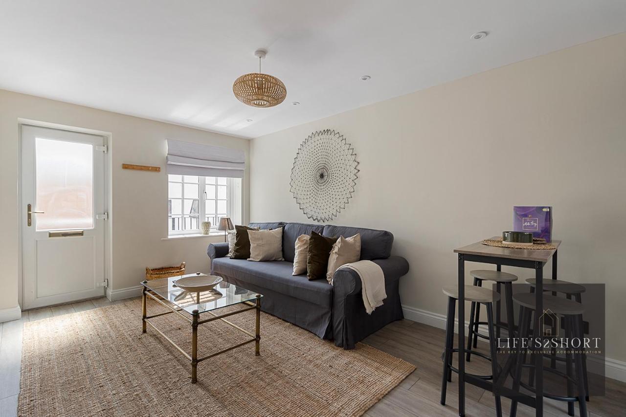11 Friernhay Court Apartment *