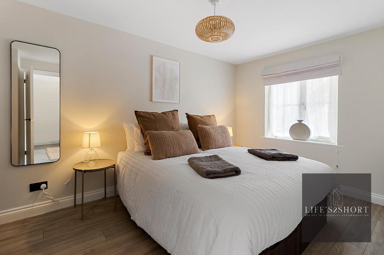 11 Friernhay Court *